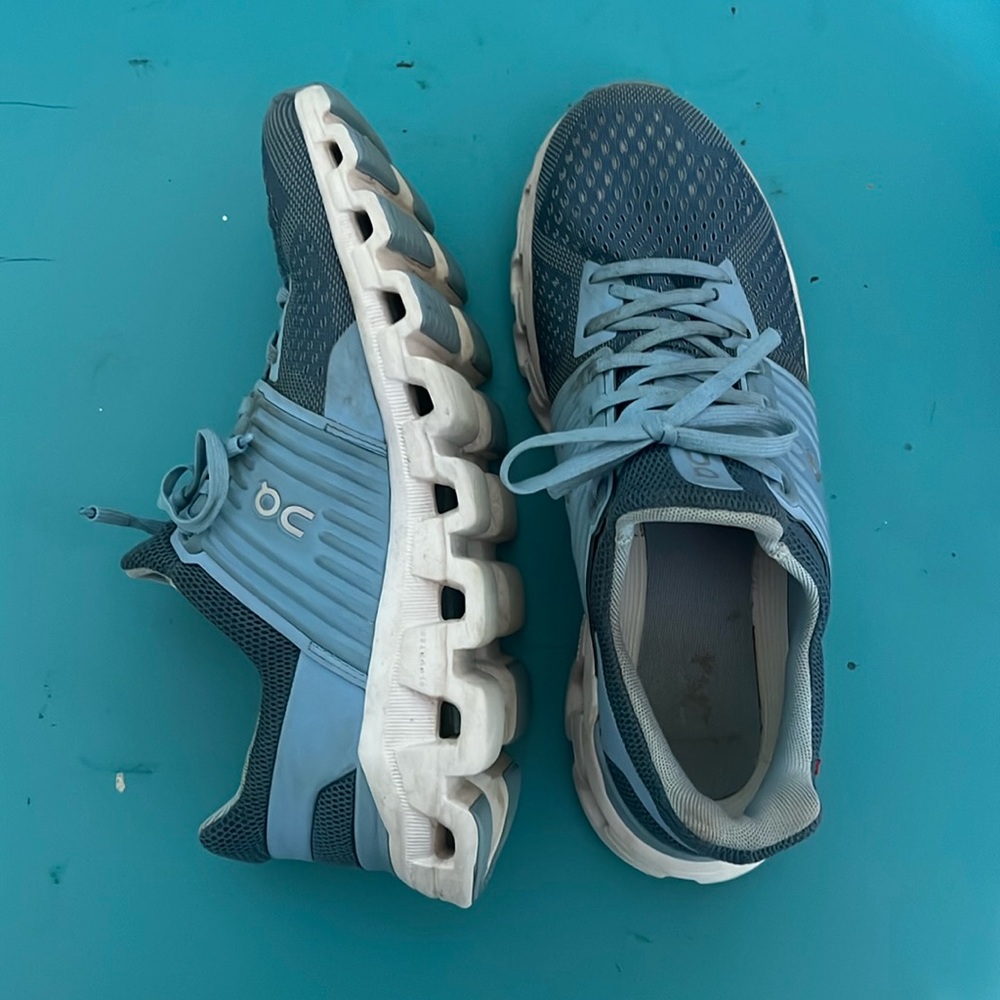 Onrunning Cloudswift Size 9.5 - image 1